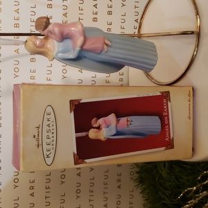 2005 Hallmark Ornament.  Angel on Earth.   Mother/ Grandmother/Godmother/Aunt.